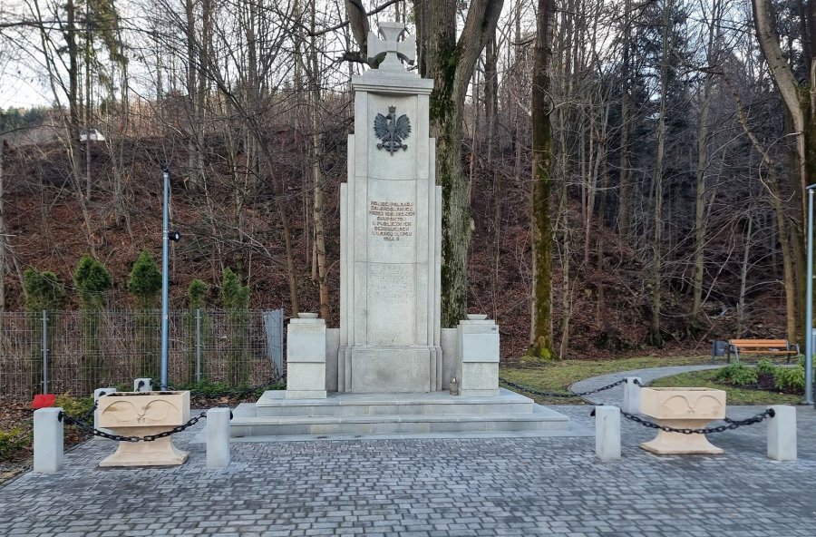 Zapomniane egzekucje w centrum miejscowości. Wymowna zmiana inskrypcji - foto
