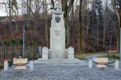 Zapomniane egzekucje w centrum miejscowości. Wymowna zmiana inskrypcji - foto