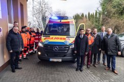 Mercedes już pomaga ratować życie. Kluczyki do pojazdu przekazał wojewoda - foto