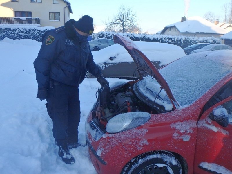 Nadciąga siarczysty mróz, lokalnie do nawet -17 st. C. Rano pomogą odpalić auto