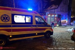 Ugasiła płonącą odzież na mężczyźnie. Poszkodowany zabrany do szpitala - foto