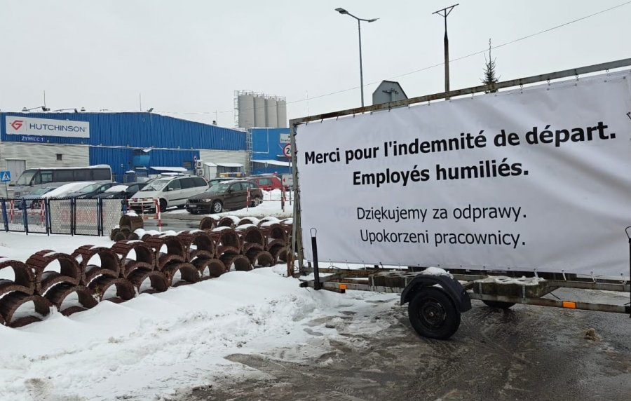 Zwolnienia w bielskiej fabryce. Pracownicy zawiedzeni wysokością odpraw - foto