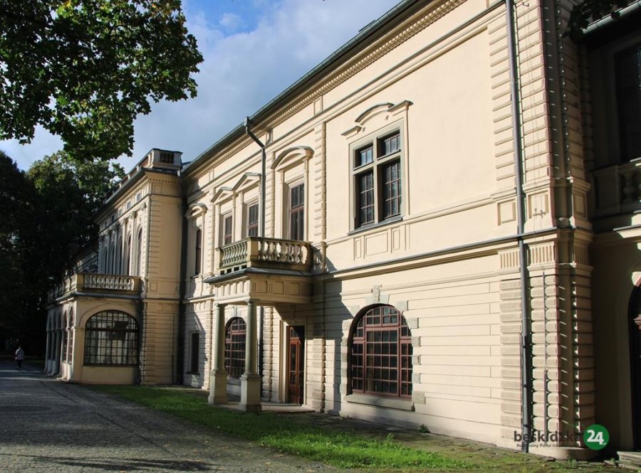 Pałac jak kukułcze jajo. Od dekad władze nie mają na niego żadnego pomysłu - foto