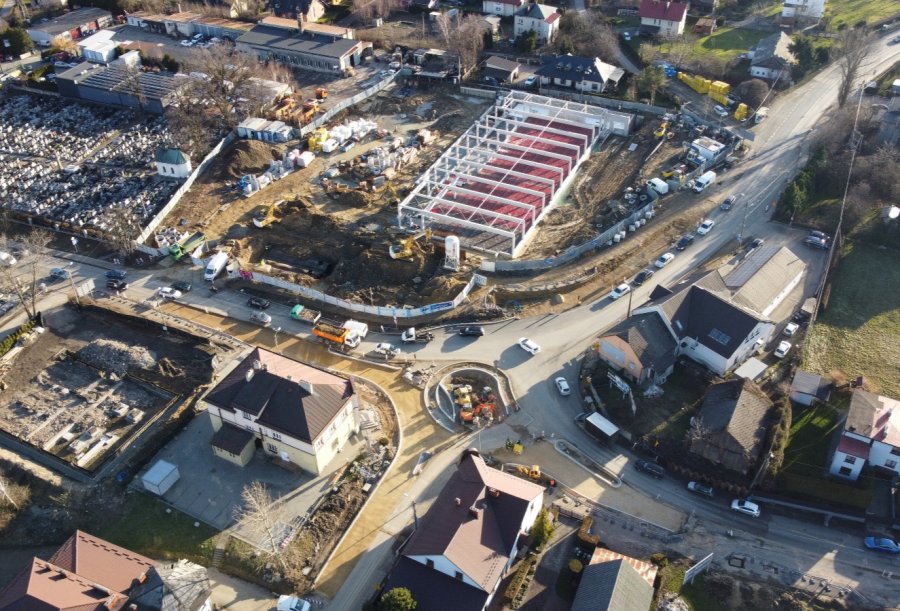 Opóźniona rozbudowa ronda w Hałcnowie. Padł nowy termin ukończenia inwestycji - foto