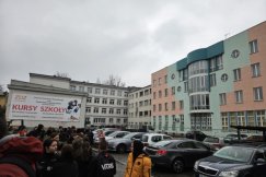 Kolejne alarmy w bielskich szkołach. W jednej ewakuowano 300 osób - foto