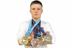 Trenuje dwa razy dziennie i ma dużo pokory. Jego celem jest złoto olimpijskie - foto