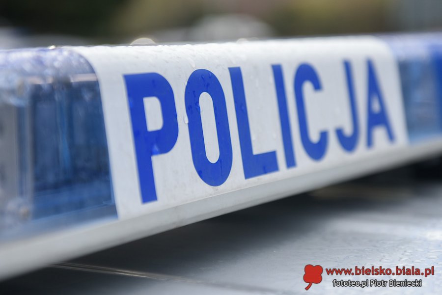 Agresywny mężczyzna dusił i uderzył kobietę kierującą autobusem. 77-latka odciągali pasażerowie