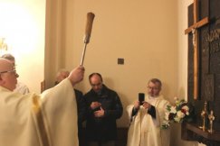 Zabrali strajkowy krzyż ze zlikwidowanej fabryki Fiata. Został odsłonięty w kościele - foto