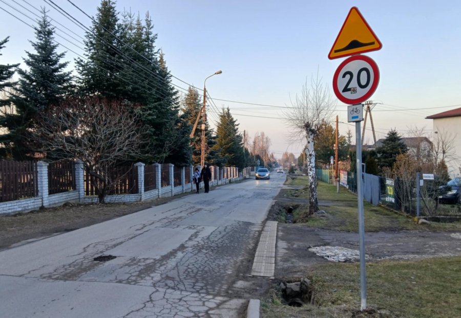 Kto ma zmodernizować ulicę na granicy miasta? Jej stan jest coraz gorszy - foto