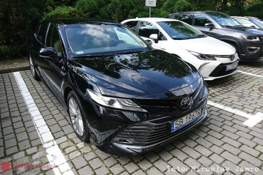 Cztery SUV-y i limuzynę kupiono z rezerwy. Zakup aut to „redukcja ryzyka nieplanowanych wydatków”