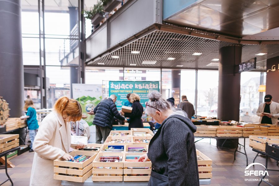 „Żyjące Książki”. Galeria Sfera i Fundacja Arka podsumowują rok i zapraszają na kolejny kiermasz