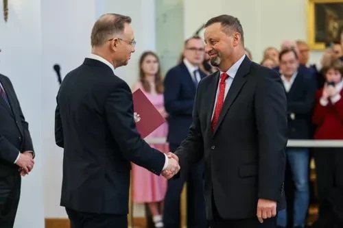 Uniwersytet Bielsko-Bialski ma kolejnego profesora. Nominację wręczył prezydent - foto