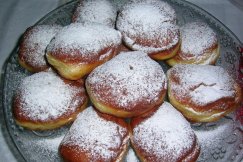 W tej bielskiej piekarni usmażyli kilka tysięcy pączków. Królowa sprzedaży wciąż jest jedna