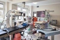 Bielski szpital oddał nowoczesną pracownię. Tu naprawiają silnik przez rurę wydechową - foto