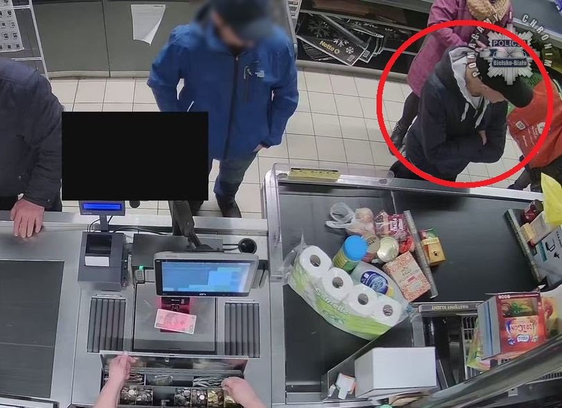 Szukają mężczyzny, który dopuścił się uszkodzenia ciała. Do zdarzenia doszło w sklepie - foto