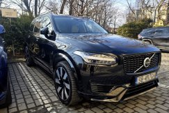 Prezydent też ma nowy samochód. Luksusowy SUV wyróżnia się na ratuszowym parkingu - foto