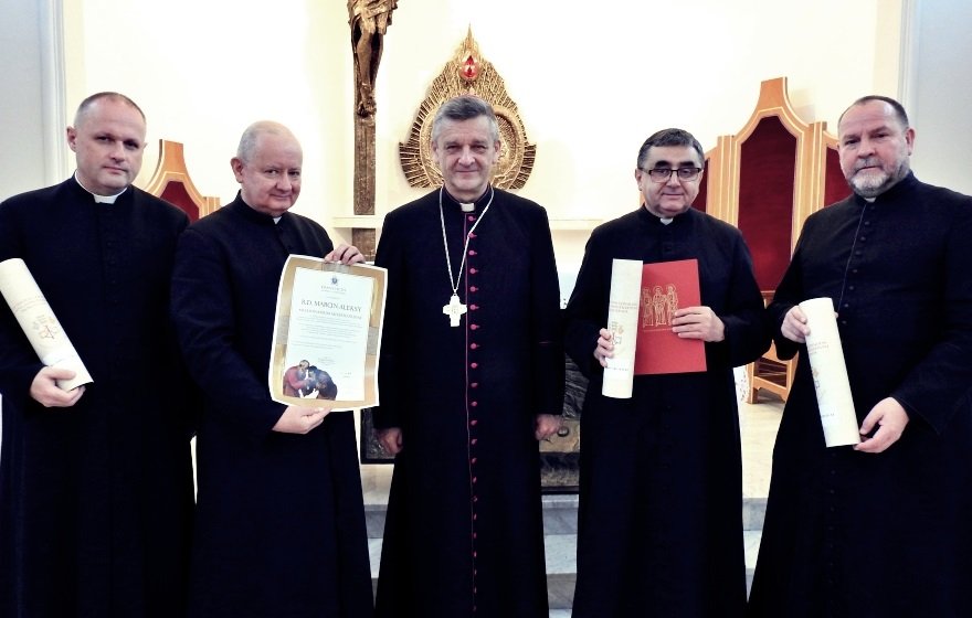 Papież Franciszek wskazał czterech księży. Mogą rozgrzeszyć z rzadko spotykanych grzechów