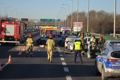 Duży karambol z udziałem kilku aut w Wapienicy. Trzech rannych trafiło do szpitala - foto