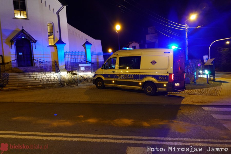 Czołowe zderzenie osobówki ze skuterem w Straconce. Obeszło się bez hospitalizacji - foto