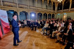 Hołownia w Bielsku-Białej. Mówił, że ma konkrety, a nie głupkowate filmiki o „wywracaniu stolika” - foto