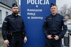 Policjanci zatrzymali seniora w drodze do banku. Oszuści zamówili mu nawet taksówkę - foto