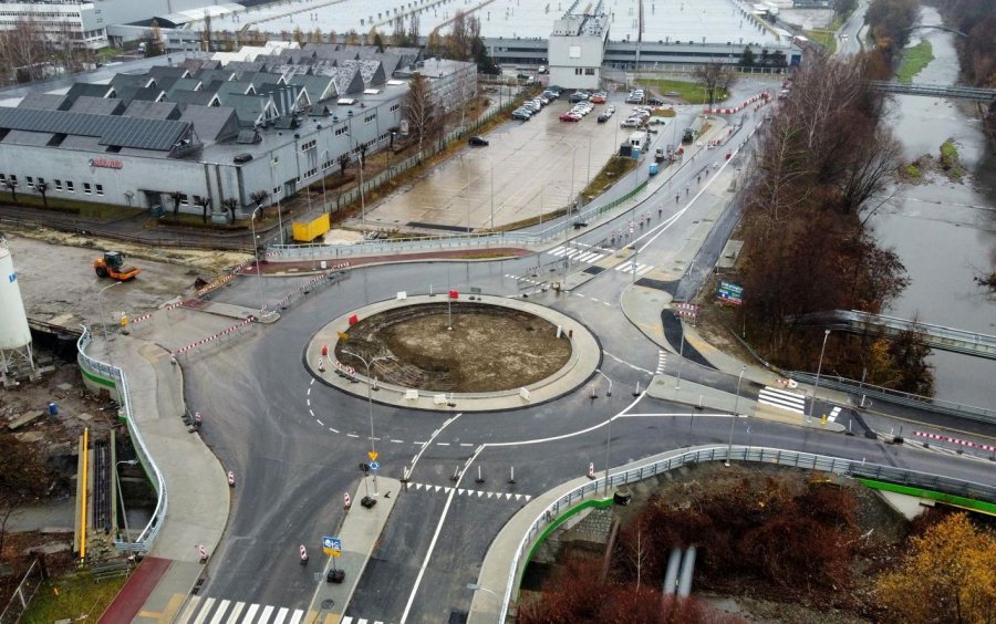 Nocna próba obciążenia nowego mostu. Ograniczenie dla pojazdów ciężarowych - foto