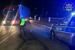 Bielscy policjanci wysłani na granicę. Kontrolują ciężarówki w związku z groźną chorobą - foto