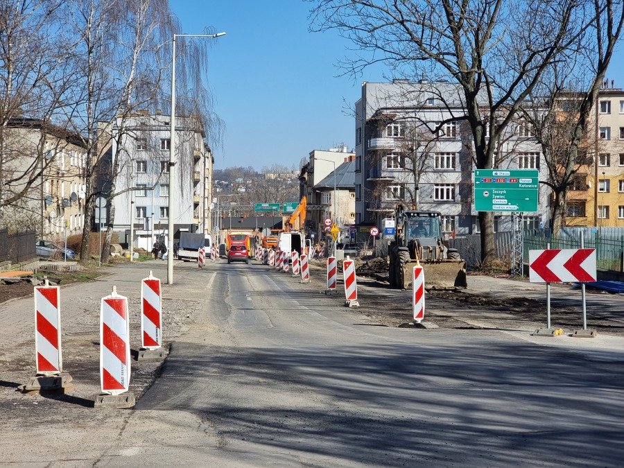 Na modernizowanej Piastowskiej niewiele się dzieje. Znamy powód i nie są to dobre wiadomości