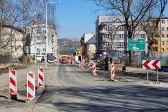 Na modernizowanej Piastowskiej niewiele się dzieje. Znamy powód i nie są to dobre wiadomości