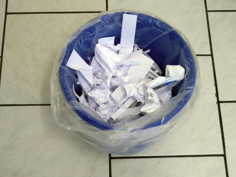 (Kosz na) papier przyjmie wszystko? Proste pytanie, niełatwa odpowiedź