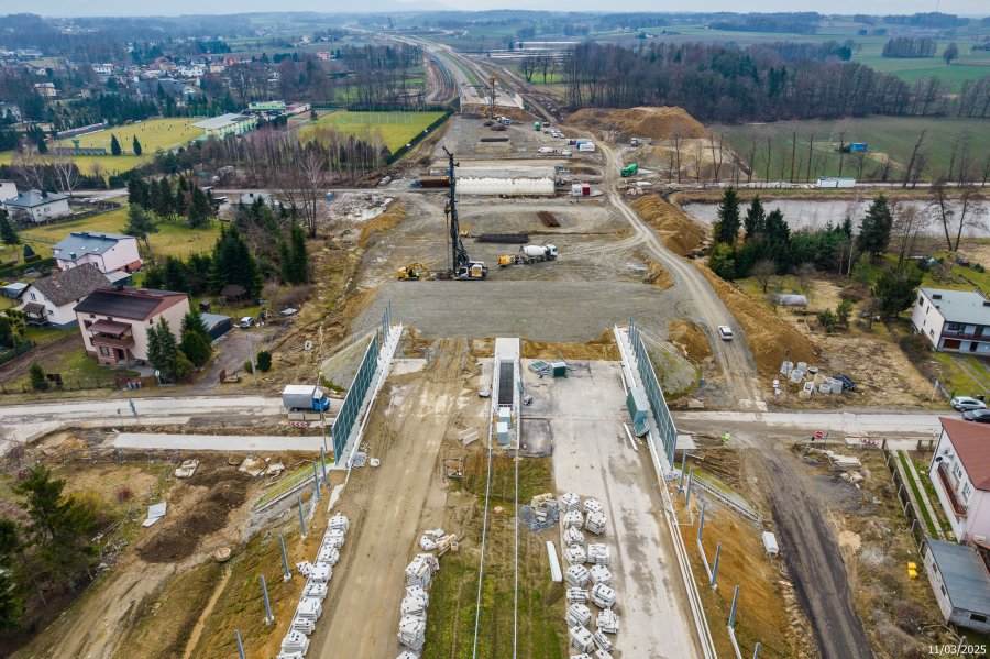 Podtrzymują terminy przejezdności budowanej S1. Prace naprawcze w Dankowicach trwają - foto
