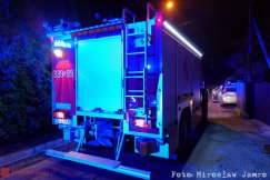 Nieprzytomna kobieta w łazience budynku. Na miejscu interweniował ambulans - foto