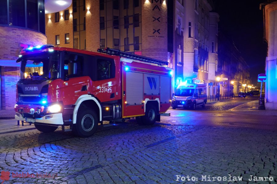 Przestała odbierać telefon i nie otworzyła drzwi. Bezmyślne zachowanie i niepotrzebna akcja służb