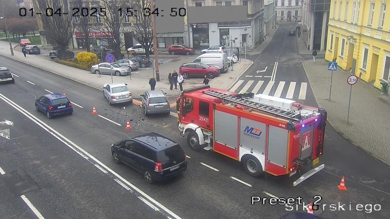 Groźna kolizja w centrum Bielska-Białej. Występowały utrudnienia w ruchu - foto