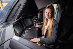 Kolej na kobiety. Przyjazne pracownikom Koleje Śląskie znów mają maszynistkę
