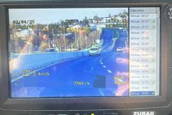 Blisko 130 km/h przez miasto. Nieoznakowany patrol nagrał bezmyślny rajd - foto