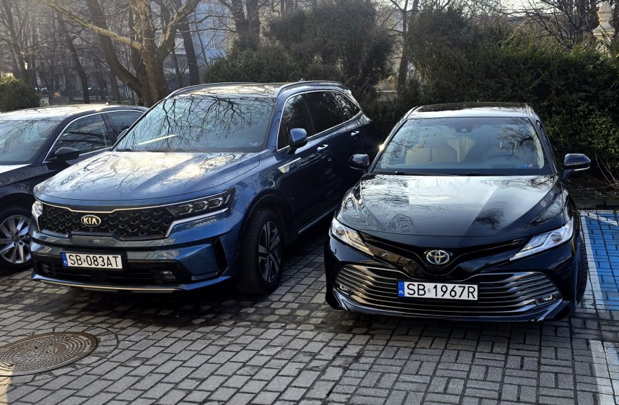 Giełda samochodowa w Ratuszu. Na sprzedaż m.in. służbowe auto prezydenta - foto