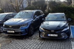 Giełda samochodowa w Ratuszu. Na sprzedaż m.in. służbowe auto prezydenta - foto
