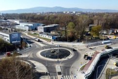 Od poniedziałku wraca wahadło i sygnalizacja. Będą układać nawierzchnię na rondzie - foto
