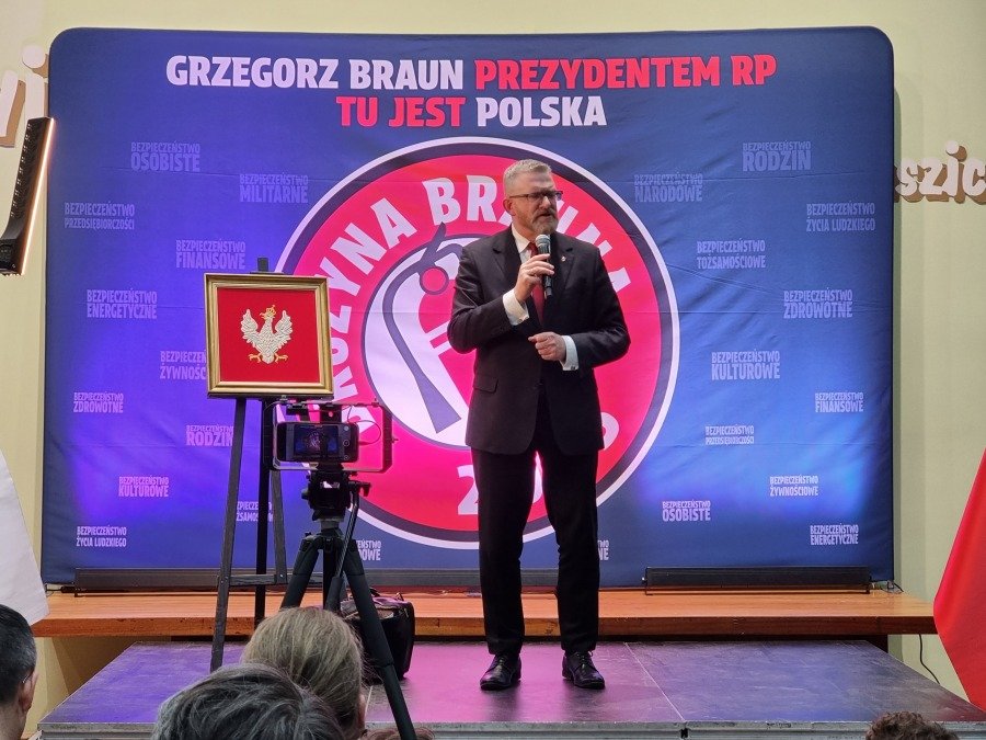 Grzegorz Braun zaprezentował wyrazistą wizję Polski. Tłum sympatyków wypełnił salę po brzegi