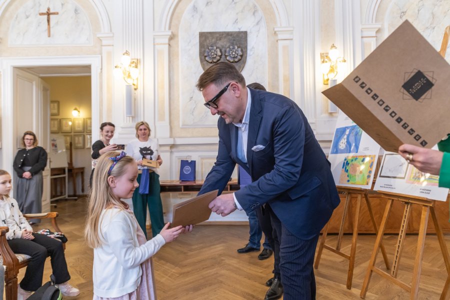 Dzieci i ich psotne koty zawładnęły Ratuszem. Laureatów uhonorował prezydent - foto