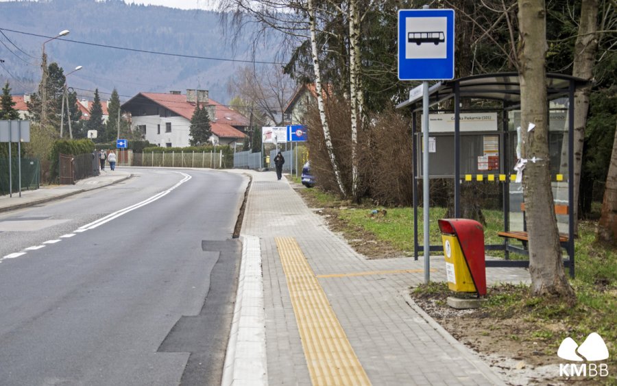 Nowe chodniki i perony przystankowe. Przeprowadzono też remont wiat - foto