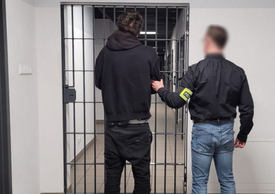 Nie dał mu papierosa. Najpierw skopał mu auto, potem rozbił butelkę na głowie - foto