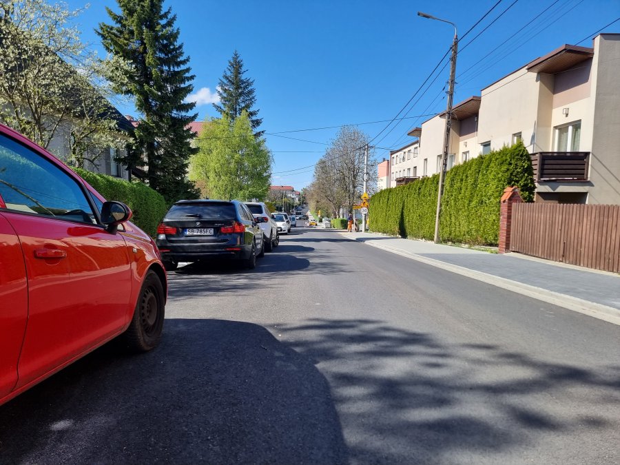 Koniec inwestycji wartej 10 mln zł. Na osiedlowej ulicy jest już nowy asfalt - foto