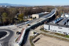 Wyznaczono objazd i tymczasową trasę linii MZK. Na rondzie będą układać nawierzchnię MAPA