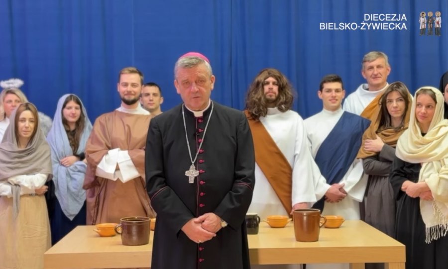 Wielkanocne życzenia biskupa. Historię Jezusa opowiedziały dzieci z parafii z diecezji WIDEO