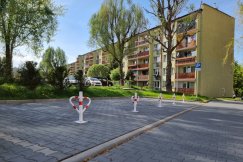 Na osiedlu zbudowali parking i postawili kilka blokad. Spółdzielnia dementuje krążące plotki