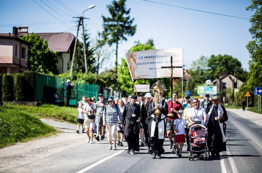 Wierni w środę wyruszą do Łagiewnik. Będą utrudnienia w ruchu drogowym - foto