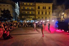Ogień na placu Chrobrego. Tłum bielszczan był zachwycony magicznym pokazem - foto
