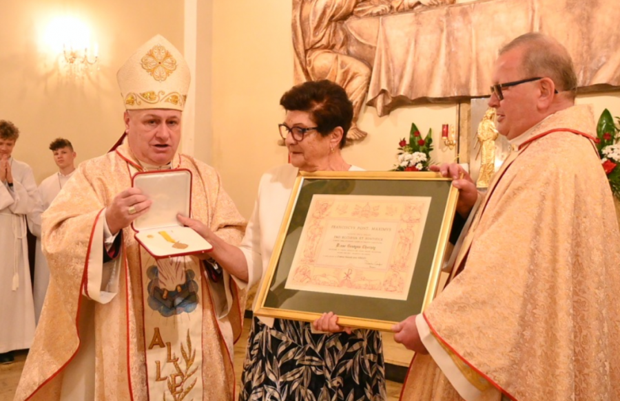 Papieskie odznaczenie dla zasłużonej bielszczanki. Od lat pomaga i walczy o chorych - foto